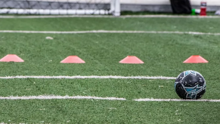 Árbitro de futbol muere por un “malentendido” tras ser golpeado por aficionados en Torreón