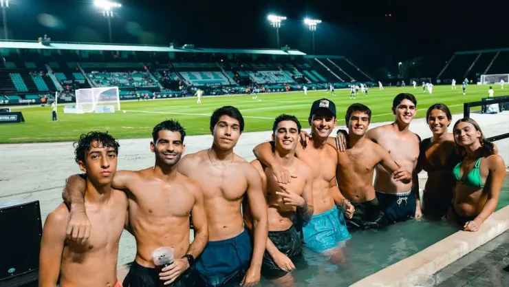 Estadio con jacuzzi en Expansion MX