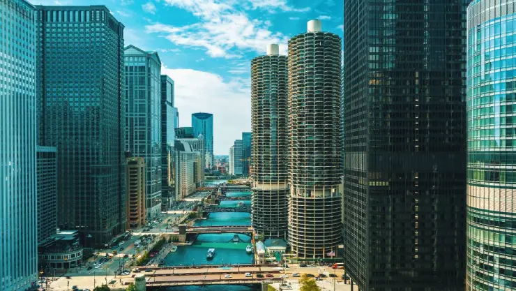 Chicago en Illinois también ofrece puestos para los que manejan el español