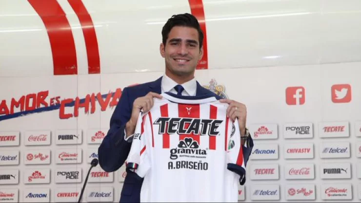 Antonio Briseño con Chivas