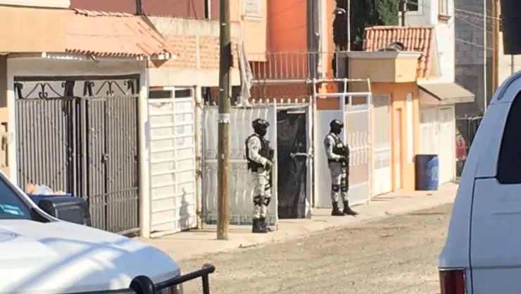 Guardia Nacional y Policía custodian casa con droga en Villas del Real en Tijuana.