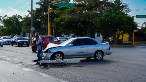Se registra fuerte accidente en la avenida Andrés Quintana Roo y genera fuerte tráfico en Cancún