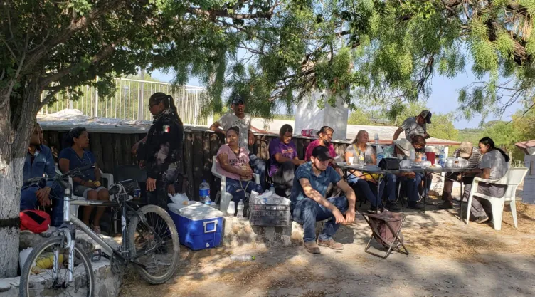 Retraso en rescate de mineros en Sabinas desespera familiares_AP.jpg