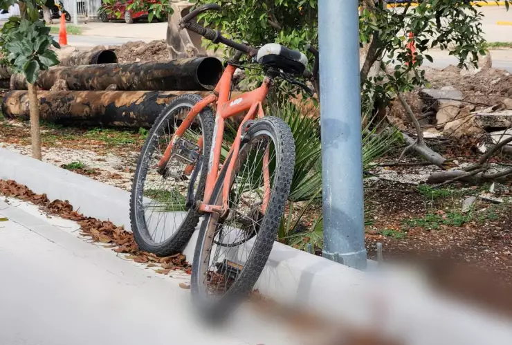 Chófer del Ie-Tram en Mérida arrolla a ciclista y lo deja gravemente herido