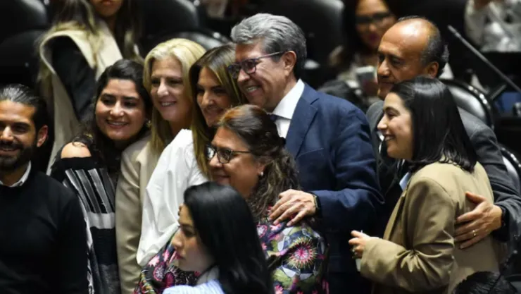 Diputados de Morena reciben monederos electrónicos de 10 mil pesos.
