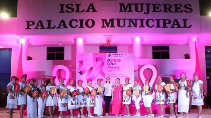 Isla Mujeres se ilumina de rosa para generar conciencia sobre el cáncer de mama.jpg