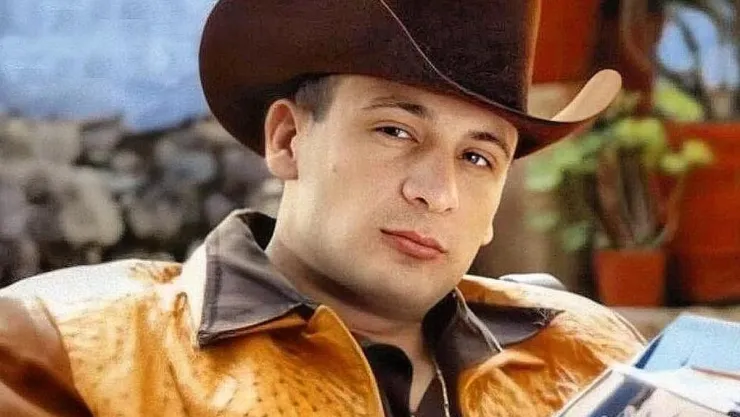 Memes recuerdan con cariño a Valentín Elizalde a 15 años de su muerte.