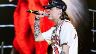 Peso Pluma con gorra.jpg