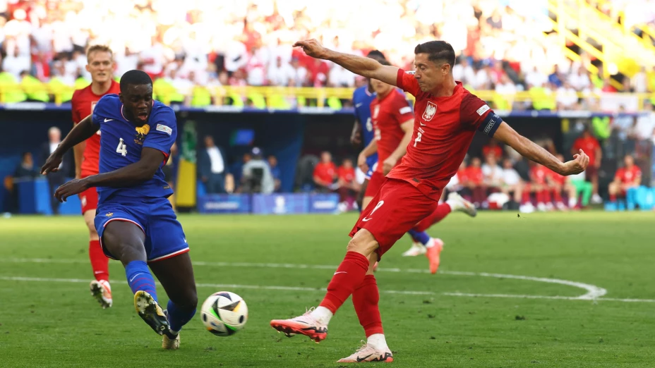 Lewandowski anota a Francia