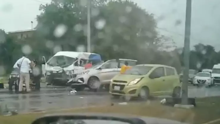 Mortal accidente en carretera Playa del Carmen- Tulum este domingo; reportan seis víctimas.jpg