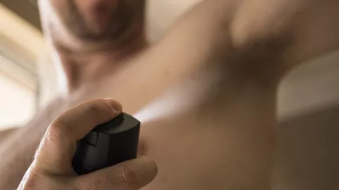 ¿Cómo oler bien todo el día sin usar desodorante