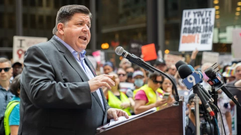 Jay Robert Pritzker, gobernador dem&oacute;crata de Illinois