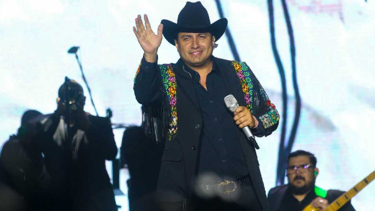 julion alvarez visa trabajo.jpg