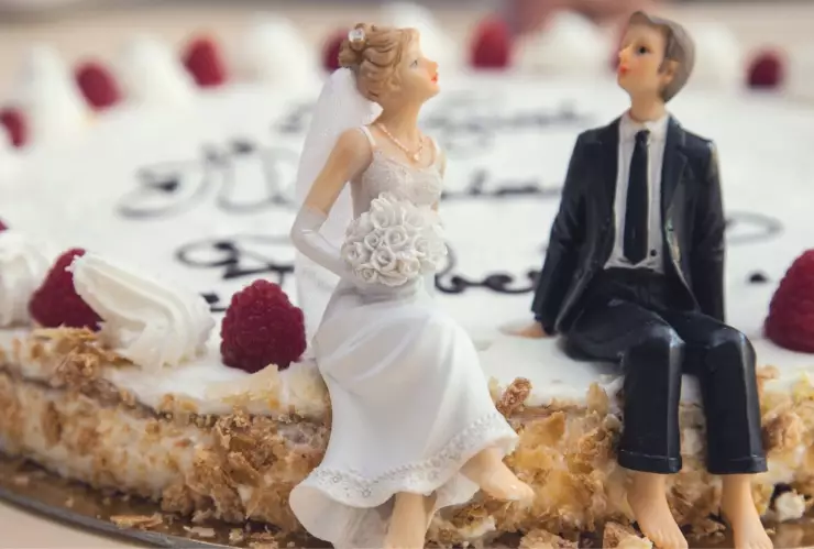 49 ideas de pastel de bodas que puedes tomar como inspiración: desde sencillos hasta muy elaborados.