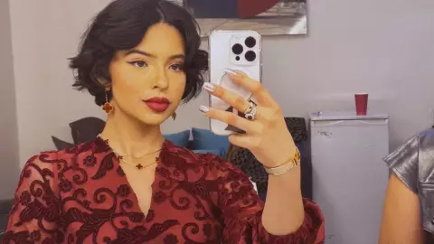  Ángela Aguilar es “La Mujer del Año”; inician recolección de firmas para quitarle el título