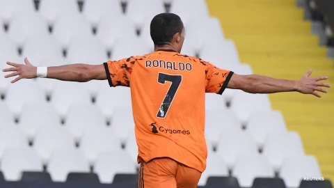 Cristiano Ronaldo anota doblete