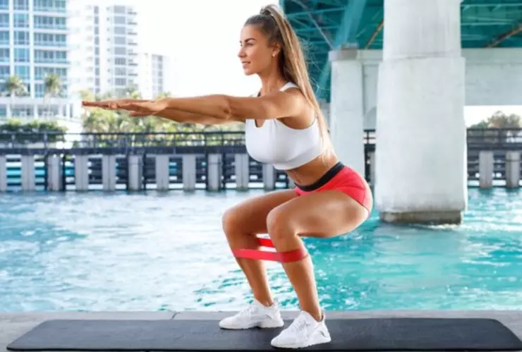 De hacer 100 sentadillas diarias, tu tren inferior se comenzará a fortalecer