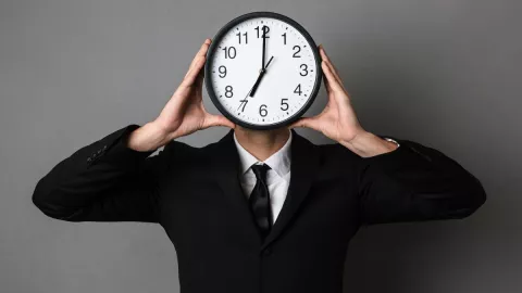 ¿Me pueden descontar salario por llegar tarde al trabajo