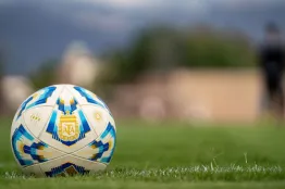 costa-marfil-futbol-evito-guerra-2005.jpg