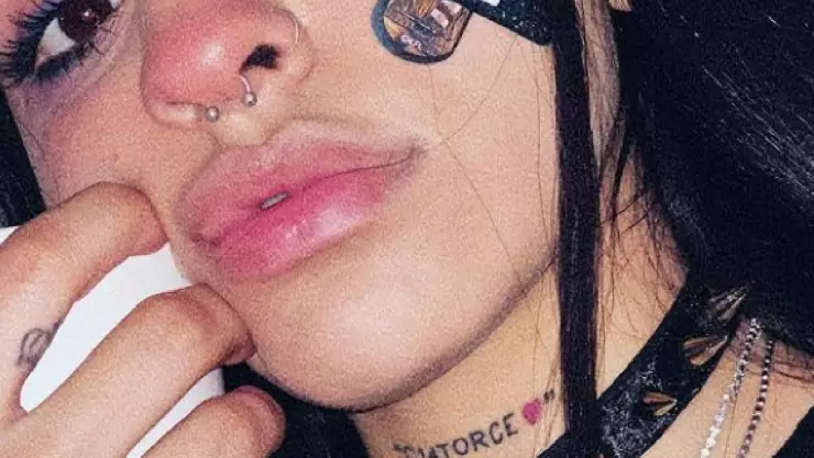 ¿Cazzu manda indirecta a Belinda en pleno San Valentín?