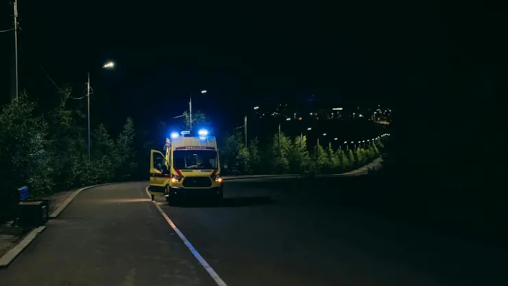 ¡ÚLTIMA HORA! Aparatosa volcadura de camioneta tras choque en Guadalajara