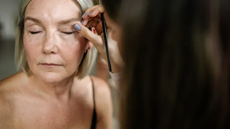 Maquillaje natural de día para mujeres de 70 años: paso a paso