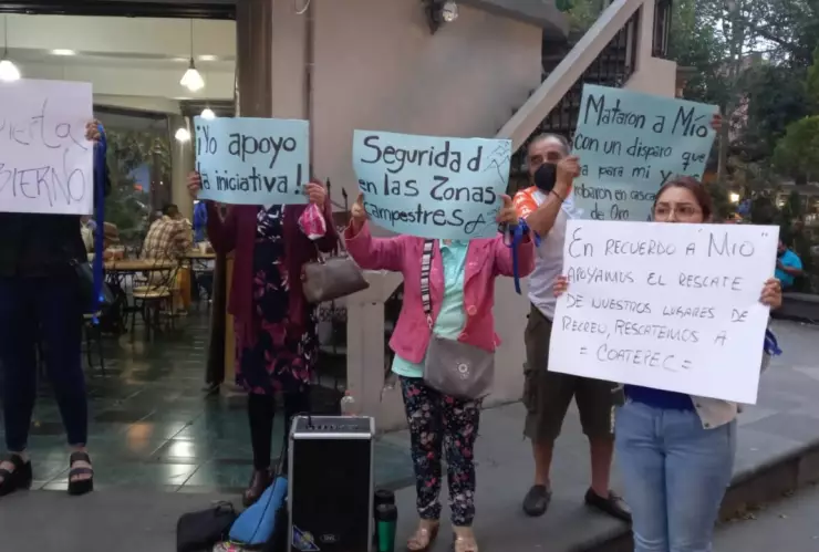 Exigen justicia por perro asesinado en Coatepec.