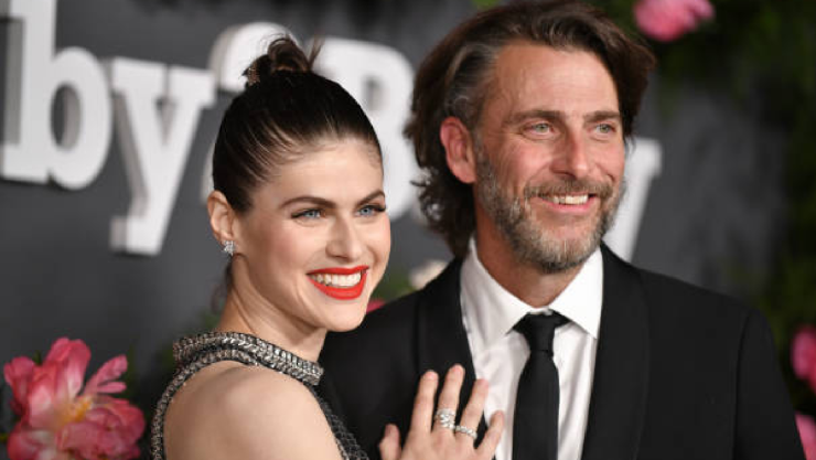 Alexandra Daddario y Andrew Form