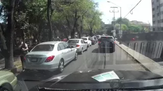 ¿Qué medidas de seguridad seguir para evitar asaltos en vías rápidas?