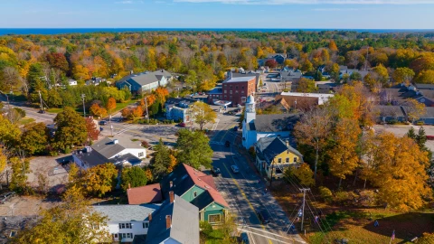 El barrio de una ciudad de Maine, Estados Unidos.
