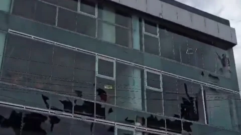 Fuertes vientos en Puebla provocan destrozos; edificios y escuelas son afectados|VIDEO