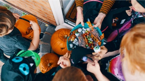 Dulce o truco: historia y origen de la frase de Halloween