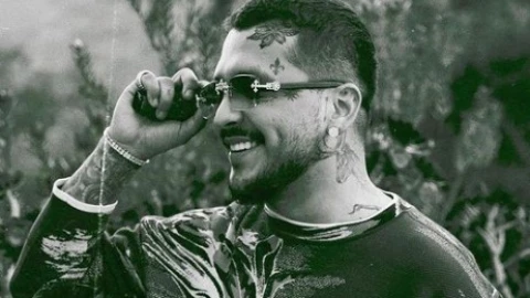 VIDEO - Nodal es visto en bar de Guadalajara cantando despechado