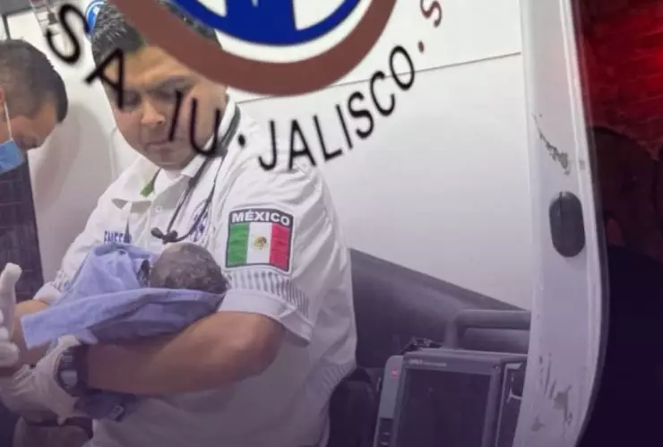 Guadalajara: Mujer en situación de calle da a luz en plena banqueta de Tetlán