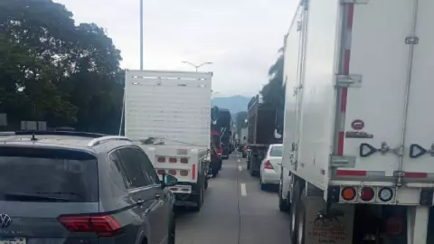 Tras bloqueo, liberan autopista Veracruz-Puebla; registran carga vehicular en la zona