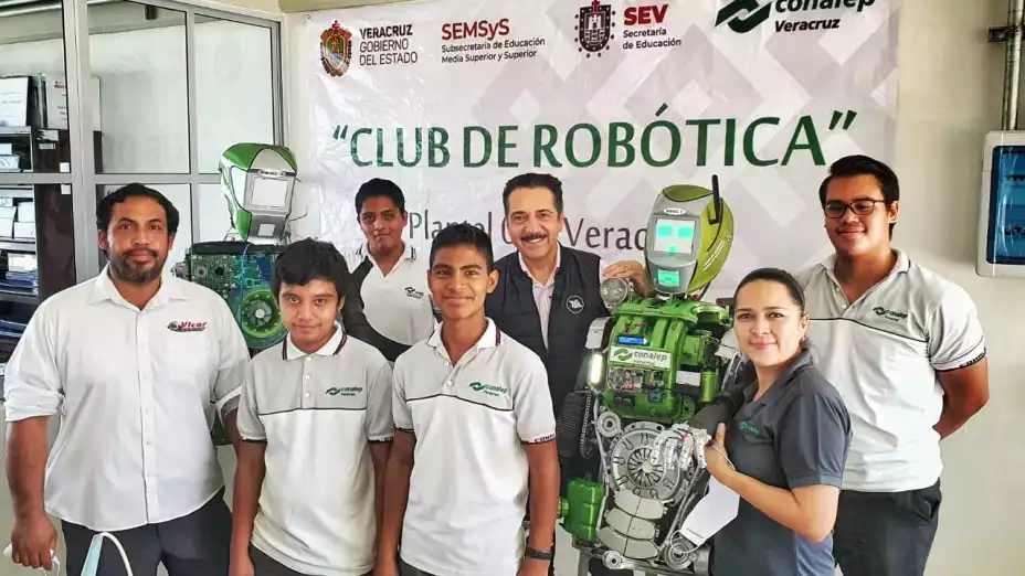 Robot con material reciclado