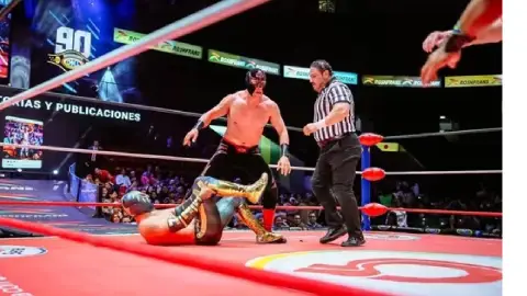 Luchador Oro Jr. sufre lesión mientras combatía en la Arena México; VIDEO.jpg
