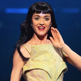 katy-perry-reacciona-imagenes-creadas-por-ia-la-pusieron-met-gala-este-ano-pbg-notas-mt.jpg