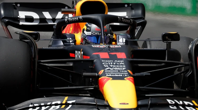 Sergio Pérez en el auto de Red Bull en el GP de Mónaco