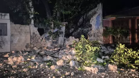 ÚLTIMO MOMENTO_ Se derrumba casa en Progreso tras fuertes vientos del Huracán Milton