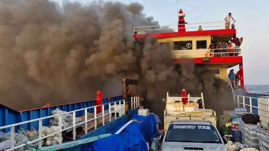 Incendio en un transbordador en Tailandia.