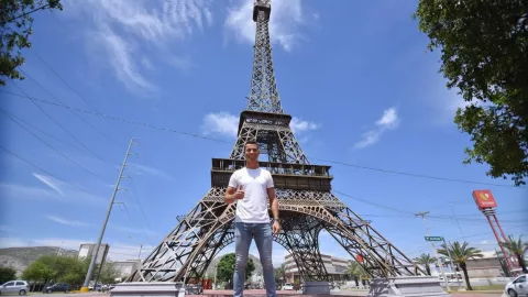 Cristiano Ronaldo en la Torre Eiffel de Gómez Palacio.