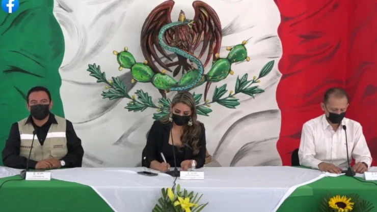 evelyn salgado bandera escudo