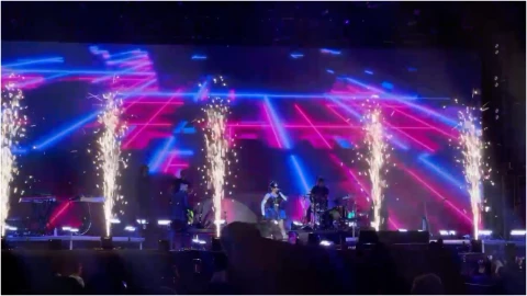 VIDEO_ ¡Espectacular! Así se vive el concierto de Belanova en el Foro de las Estrellas de la Feria