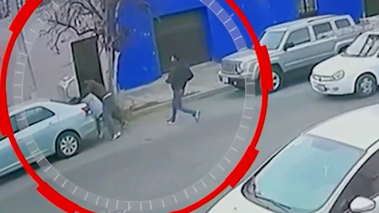 Hombre ataca con martillo a su esposa en Guadalajara