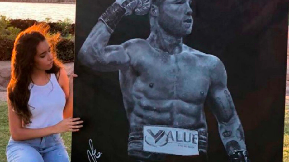 Canelo compra pintuta a la artista Nicole