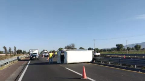Volcadura desata tráfico y caos en la carretera Puebla-Orizaba hoy: Hay tráfico intenso