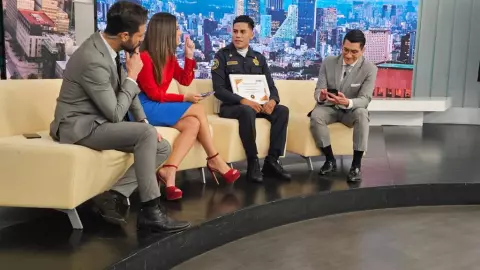 El policía de la CDMX que rescató a una niña de un incendio, recibió un homenaje en Hechos AM por su labor