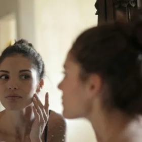 ¿Cuál es el truco de moda que te hará olvidar las mascarillas y cremas para cara?