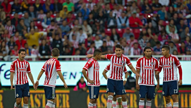 ¿Regresa a Chivas? El defensa que estaría cerca de volver al Rebaño